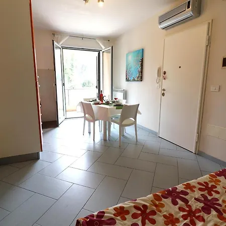 Claudia A 6 Posti * Отранто